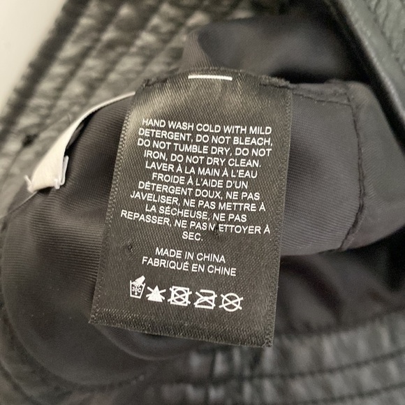 ❗️SOLD❗️ARITZIA Babaton Sandra Faux Leather Bucket Hat Size S/M - Picture 7 of 7